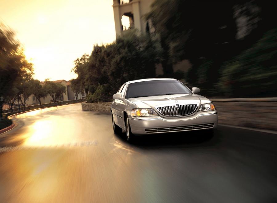  Lincoln Town Car 2003 года  (фото 20 из 68)